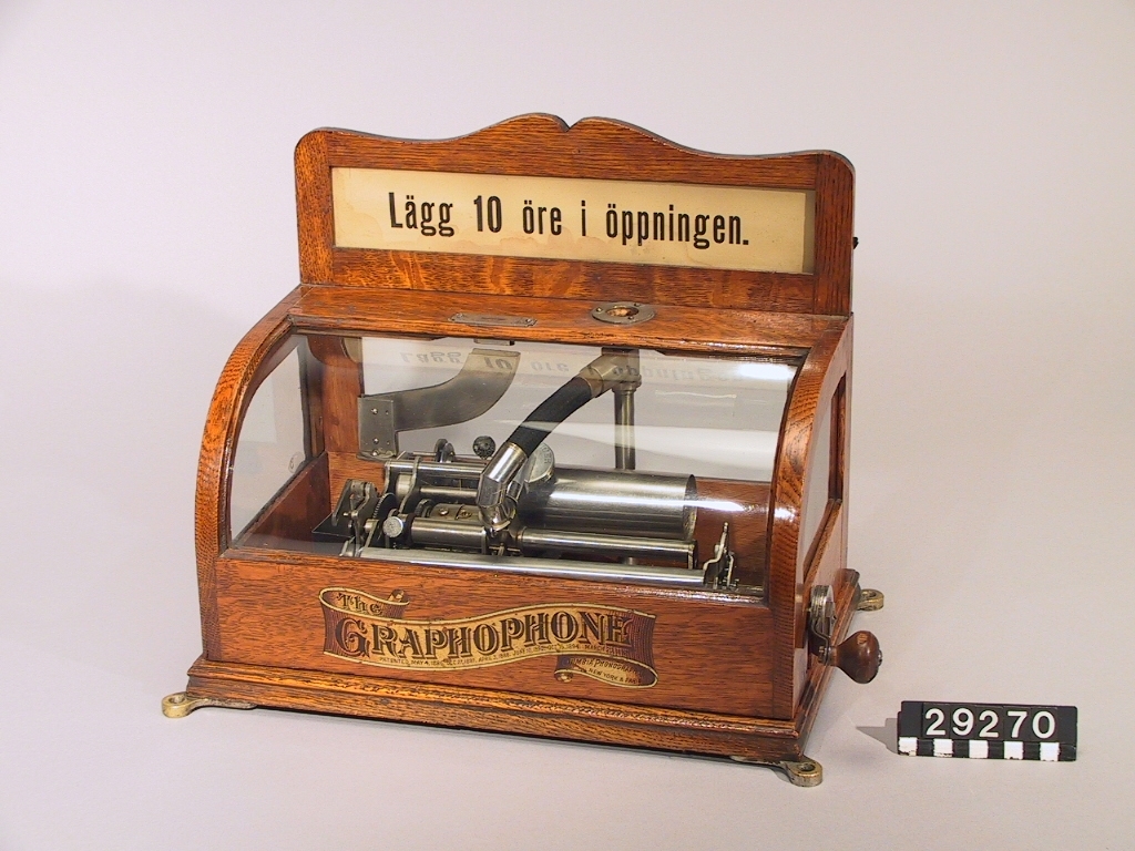 Fjäderdriven fonograf med fast vev，med automatisk spelning för en kostnad av 10öre。Skyltens höjd:115毫米。