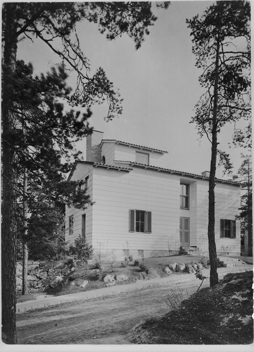 Bygge och Bo-utställningen i Äppelviken 1927. Exteriör av ett hus, Hövik nr 18.