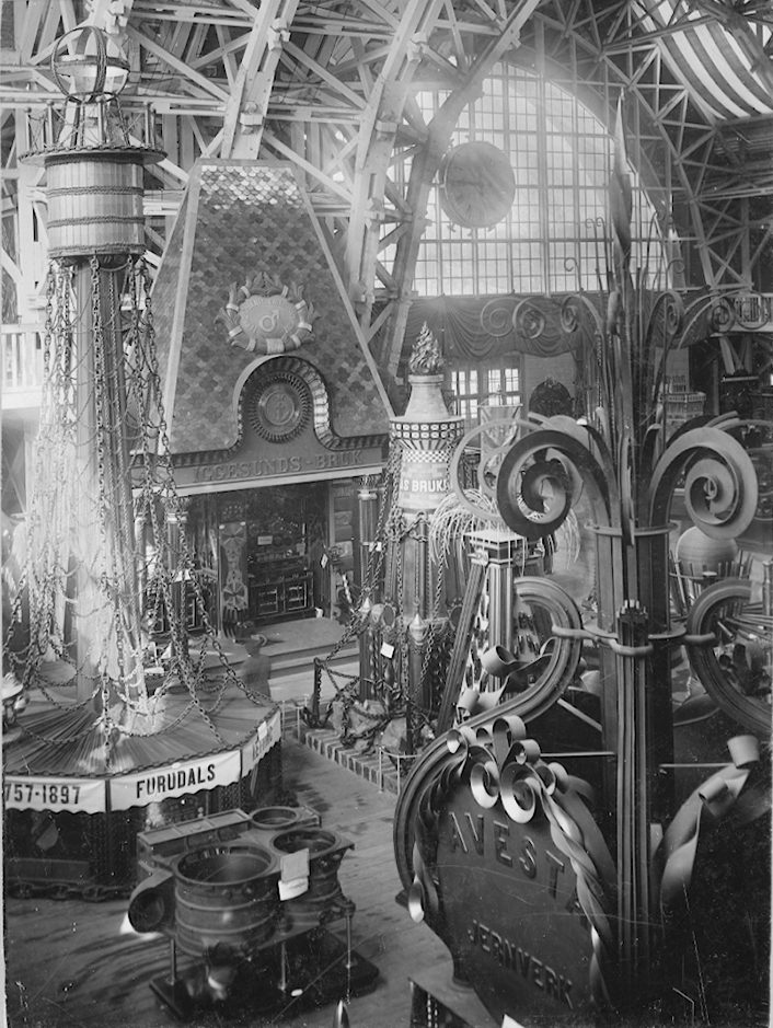Allmänna Konst- och Industriutställningen i Stockholm 1897. På bilden syns bland annat Iggesunds Bruks monter, Furudals monter och Avesta Jernverks monter.