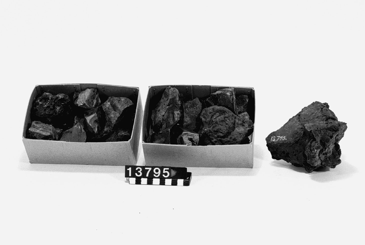 Slagg och tackjärn, bitar - Tekniska museet / DigitaltMuseum