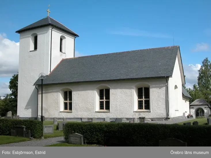 Täby kyrka, efter omläggning av skiffertaket.
Dnr: 2001.230.286