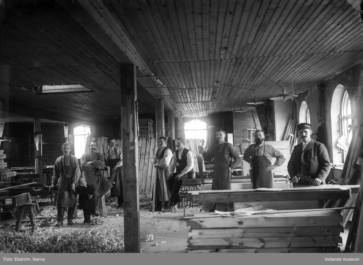 Interiör från Hvetlanda snickerifabrik 1918 på Järnvägsgatan 5.