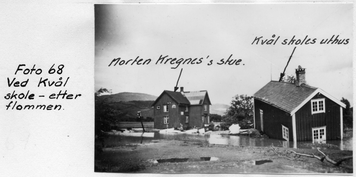Ved Kvål skole etter flommen...Flom Gaula (24.08.1940)