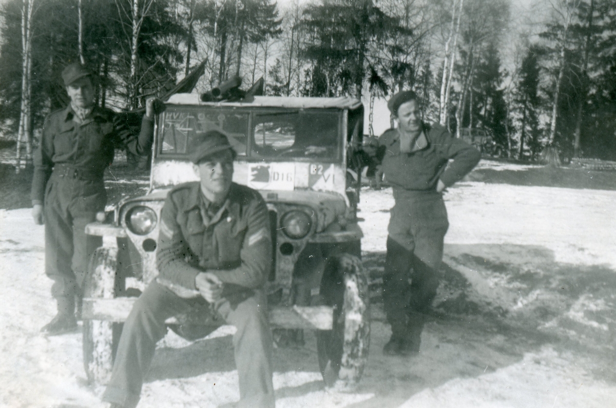 Frå Tyskland 1948-49 militær Jeep.
Frå v.Kristoffer Rust var i Tysklandsbrigaden.
