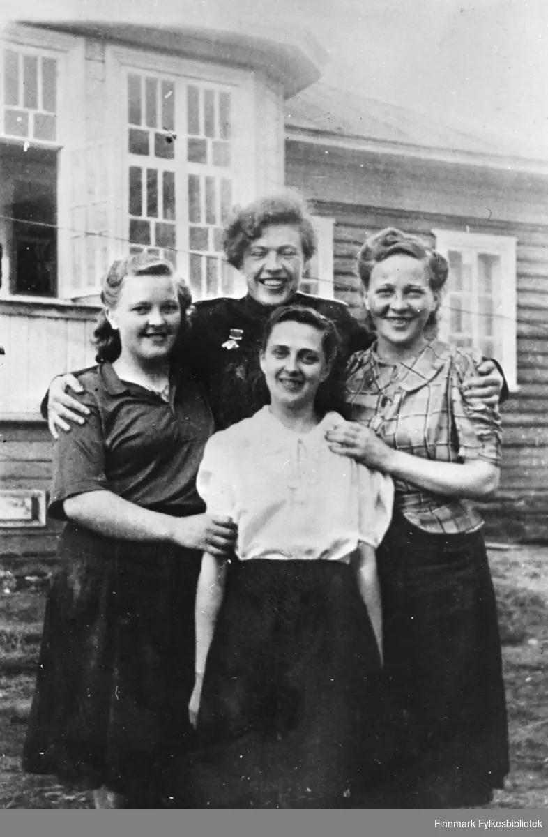 Murmansk 1942.  Fra venstre: Borgny Schanche, Nina Krymova, Dagny Siblund, Oddny Johnsen.  Disse hadde ansvaret for kontakten med de norske partisangruppne under krigen.