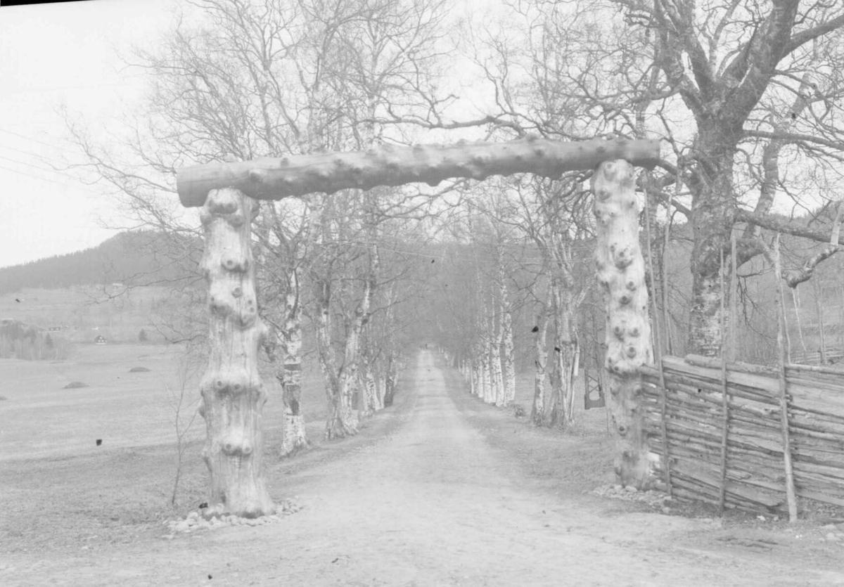 Portal ved Lunde gård, Lillehammer.