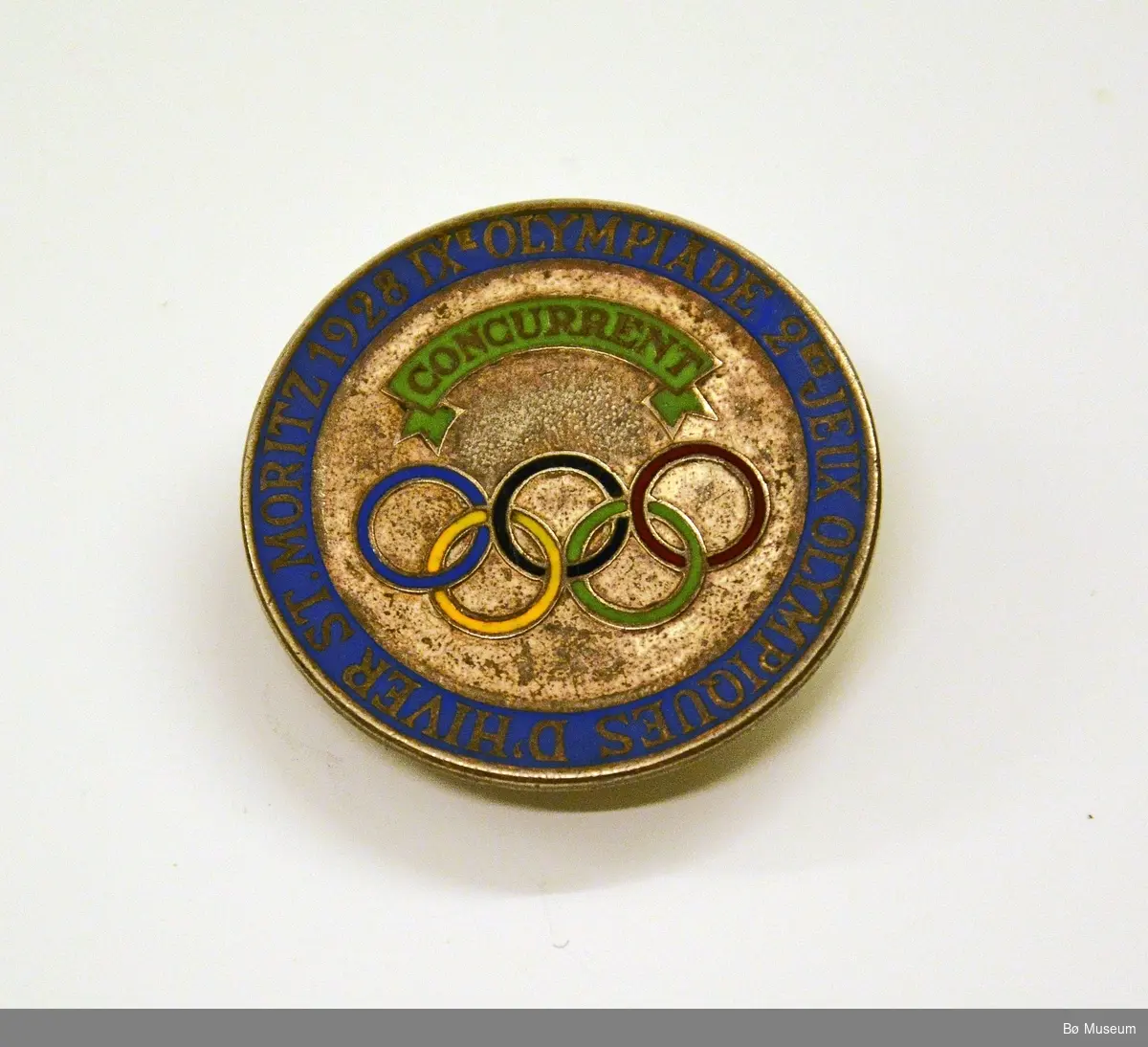 Deltakermedalje (pin)
Innskrift:
IX OLYMPIADE 2 JEUX OLYPIQUES D'HIVER ST. MORITZ 1928.