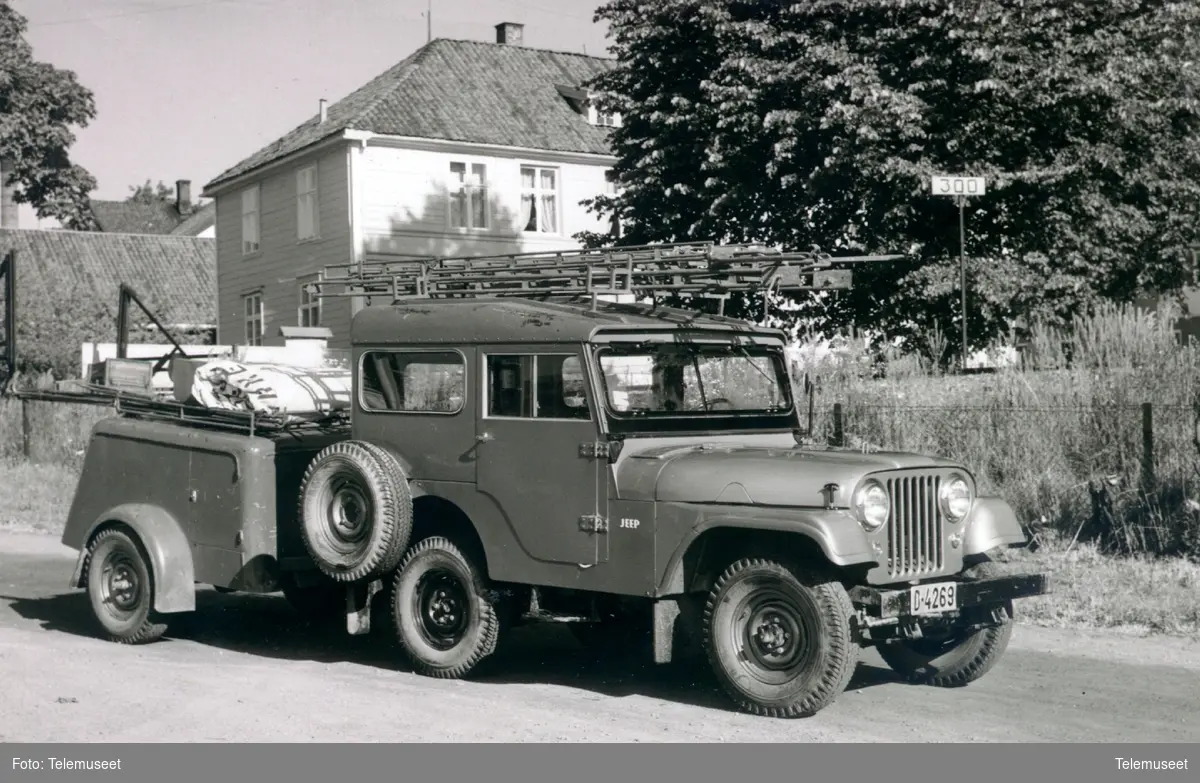 Landrover Jeep med tilhenger og utstyr D-4269 brukt av kabelgjengen, ca 1960.