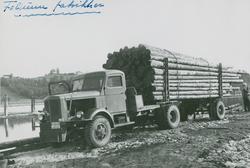 Tømmertransport til Follum fabrikken