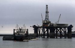 Oljeplattform klargjøres i Peterhead.