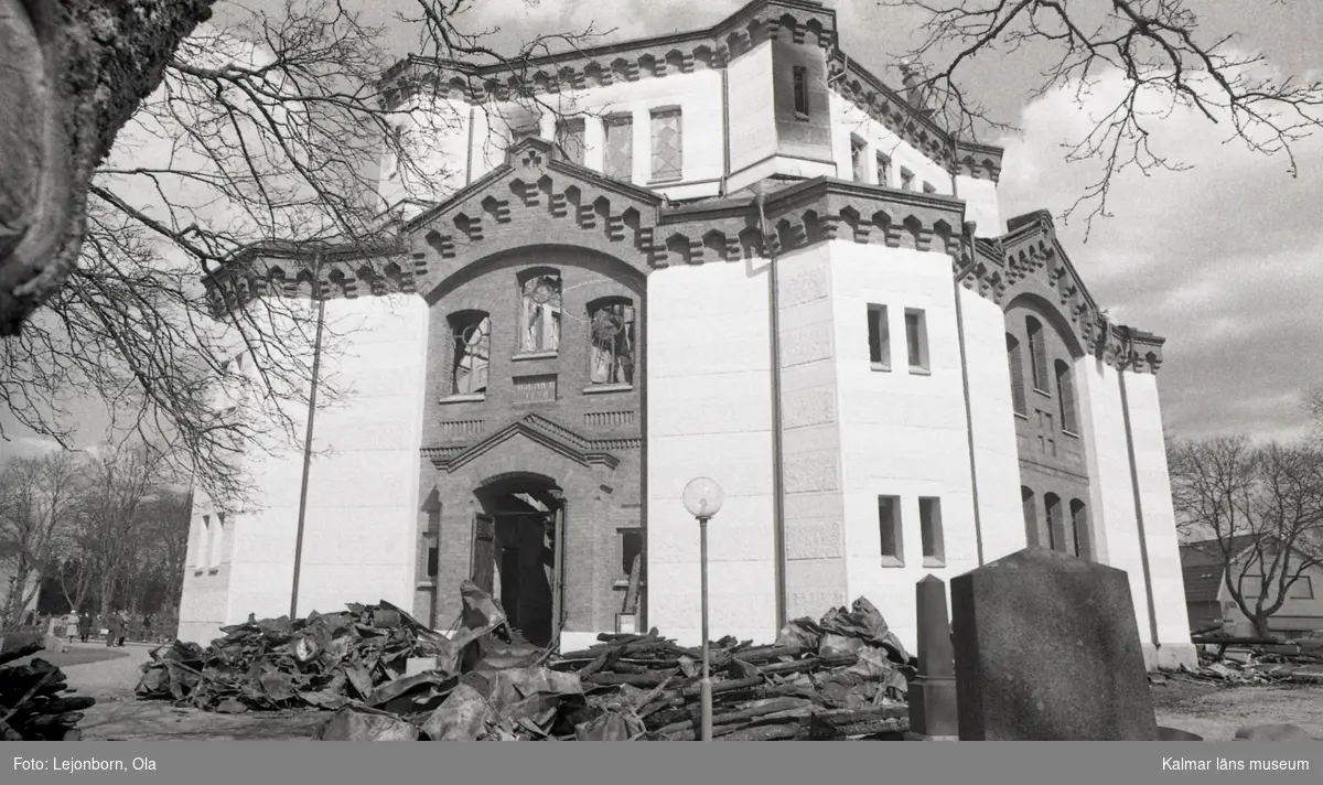 Vid en brand påsken 1974 ödelades kyrka.
Örsjöbranden, kyrkan förstörd.
