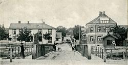 Kanalen i Moss. Kanalbrua. På Jeløysiden ses til venstre Rii