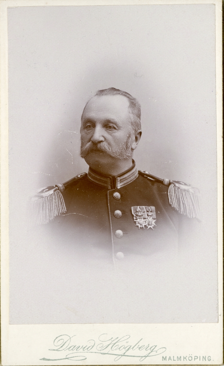 Porträtt av Gustaf Fredrik Lothigius, major vid Södermanlands regemente I 10. 
Se även bild AMA.0008000, AMA.0006716,  AMA.0007995 och AMA.0021806.