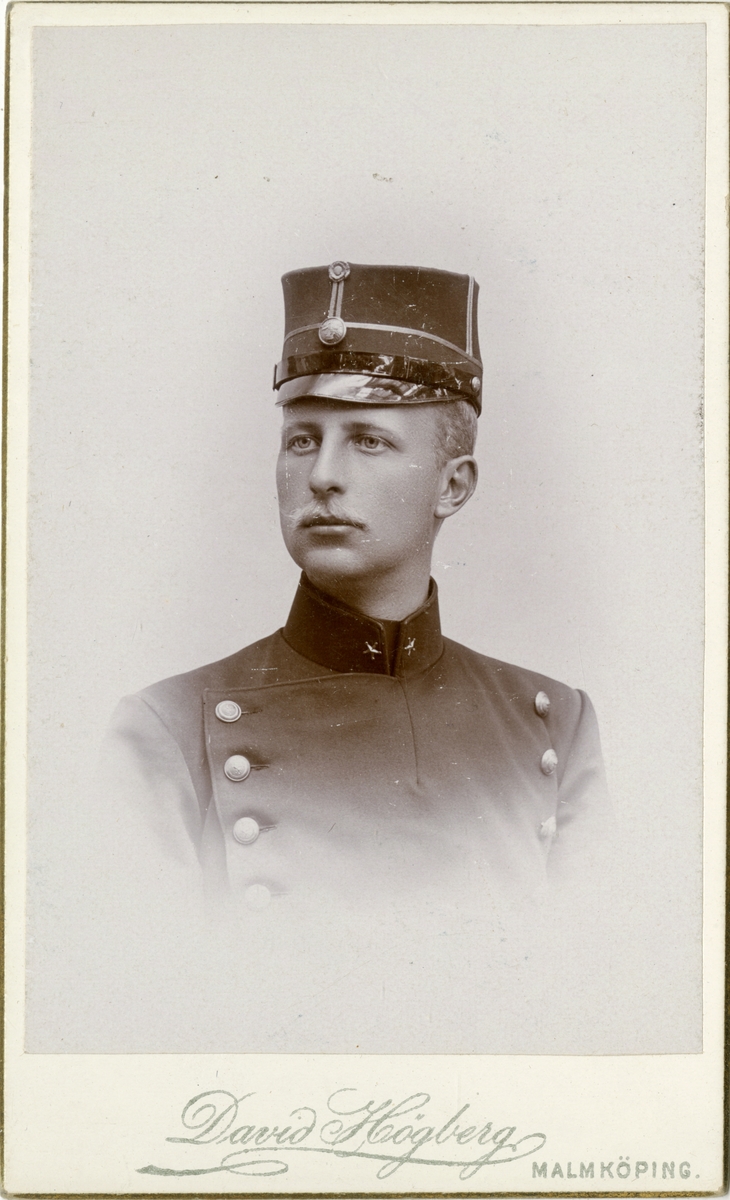 Porträtt av Carl Johan Hjalmar Lindhé, löjtnant vid Södermanlands regemente I 10.