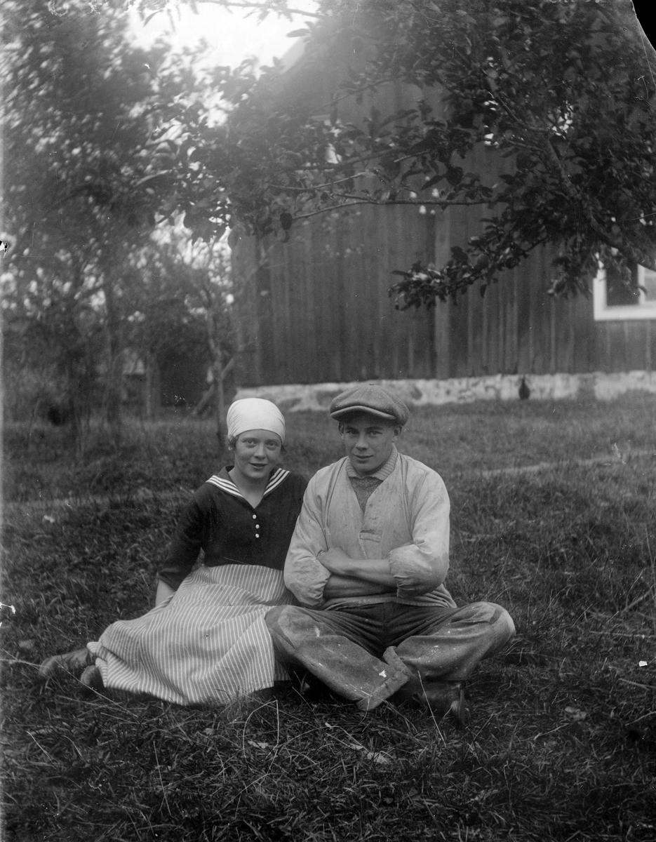 "Hr Knut Johanson och Fröken Greta Andersson i ungdomens vår", Sävasta, Altuna socken, Uppland 1918