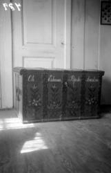 Kiste på Bjerkestrand (Eysteins gård), i Frei kommune. Kiste