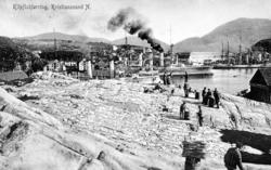 Riving av naustet som en gang tilhørte J-P- Clausen.
 (se no