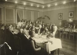 ";Bl.a. Rode Herlofsen m/ frue. 8de desember 1934"; Anna The