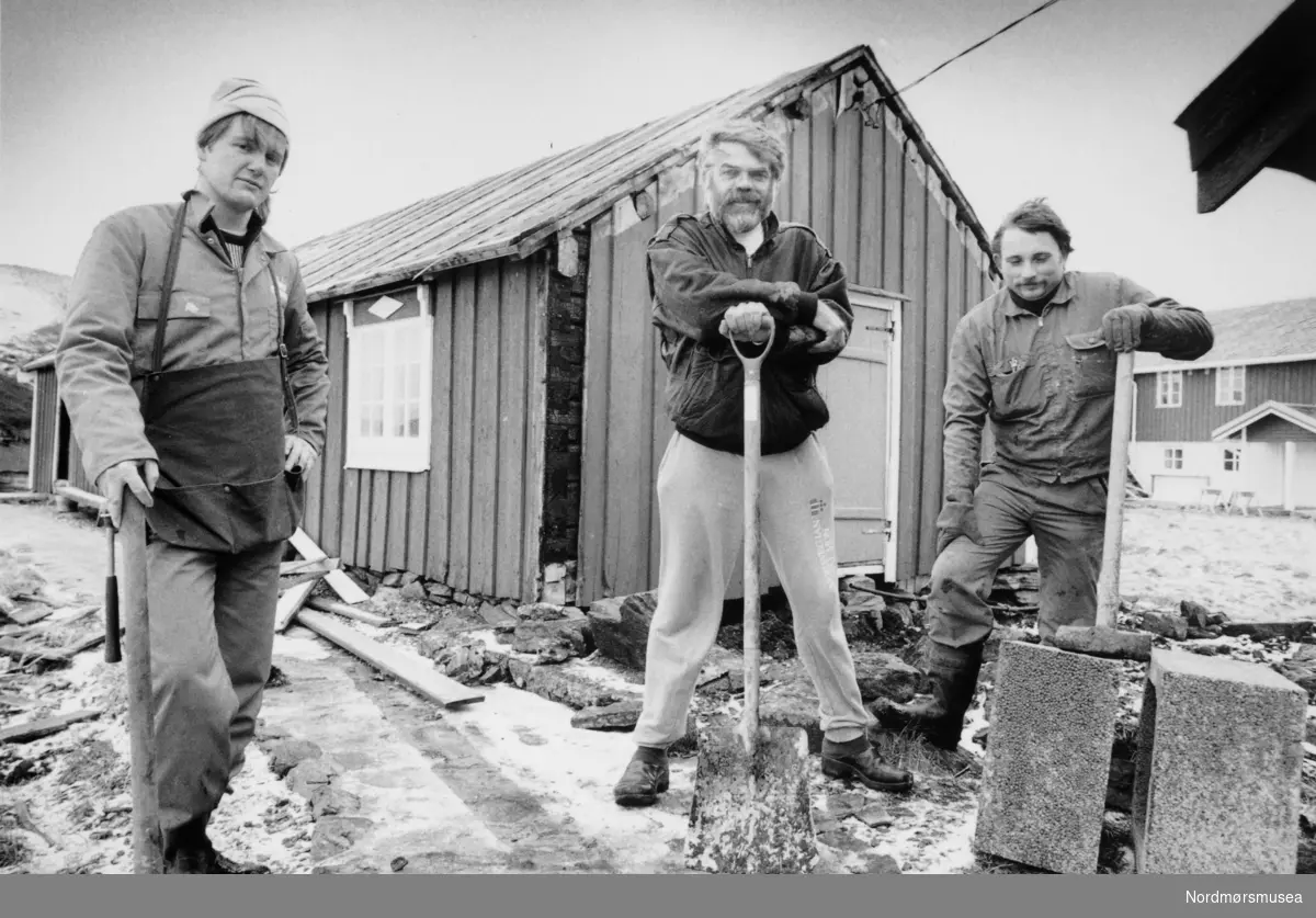 Foto trolig fra Håholmen, hvor vi ser Ragnar Thorseth i midten. Avis/pressebilde fra Romsdalspostens sitt arkiv. Fra Nordmøre Museums fotosamlinger. Reg: EFR

