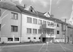 Eksteriør nybygg. Bildet er bestillt av banksjef Aas. Fra Ni