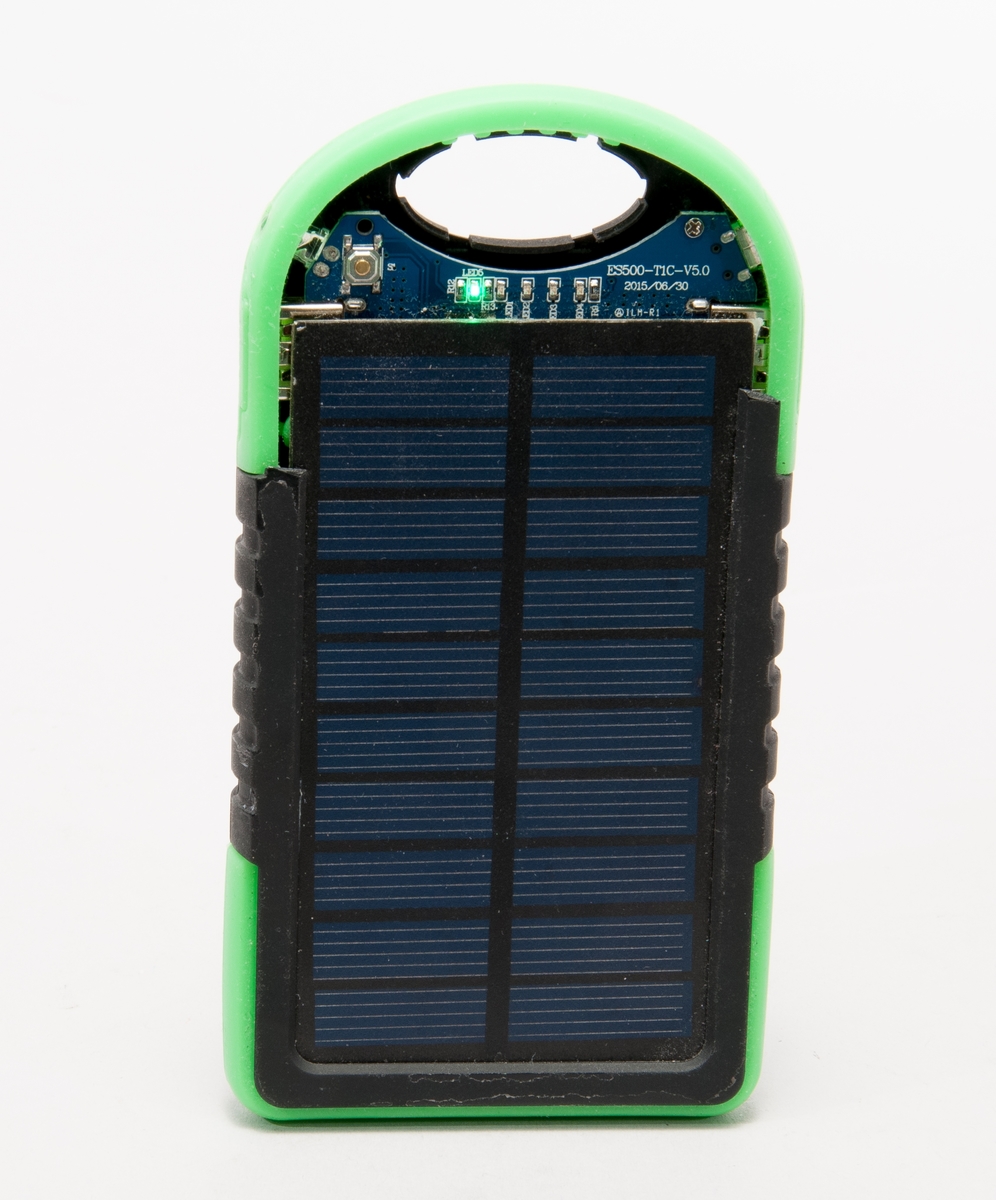 Solcellsdriven mobilladdare med batteri. LEvin model ES500. Innehåller 5000mAh Li-polymer batteri. Solladdaren ger 5V/200mA, laddström från enhetern 5V, 2x1A. Kan även laddas från vägguttag.