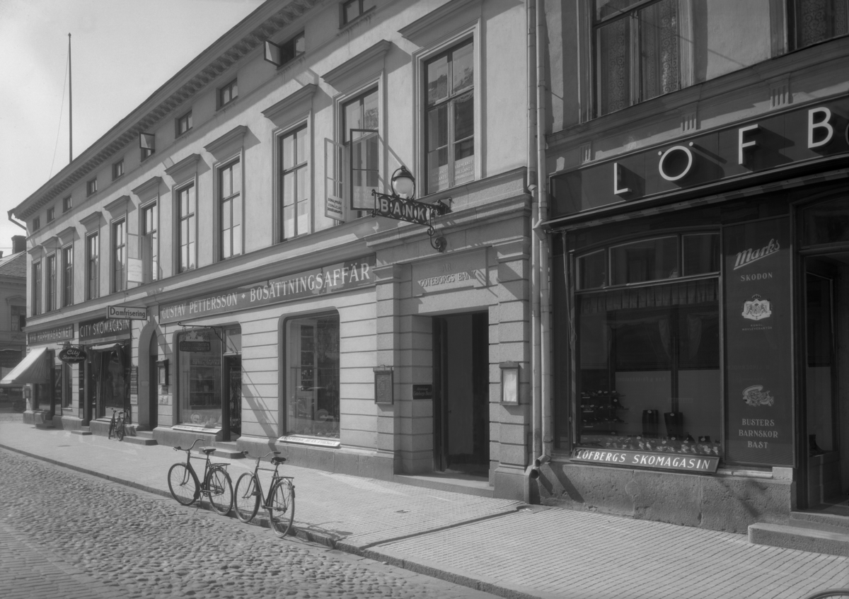 Göteborgsbankens hus i hörnet av Västra Torggatan och Drottninggatan. Bilden från 1934.