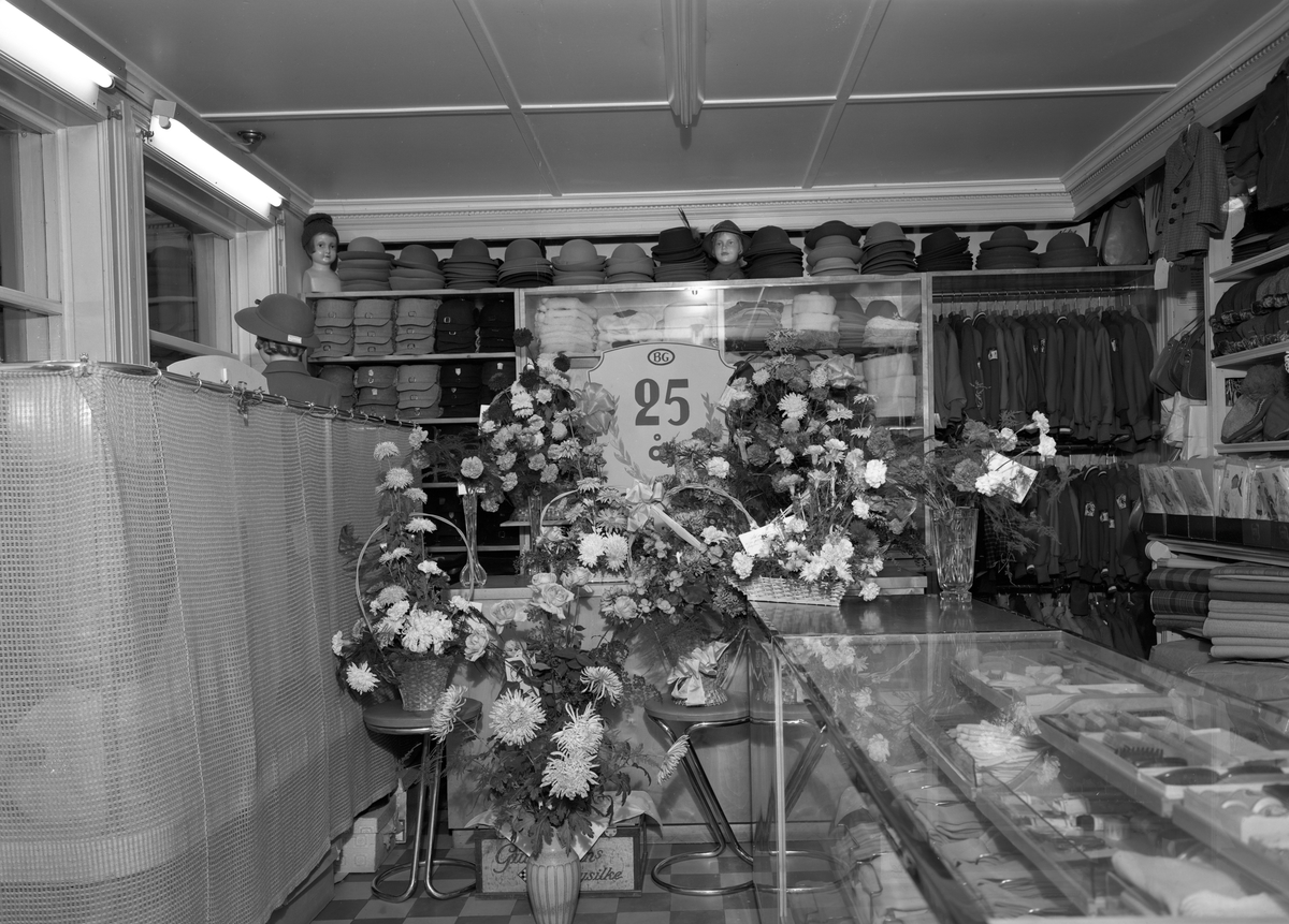 Interiör från Barngarderobens butik på Storgatan 25. Bilden togs 7/11 1949.