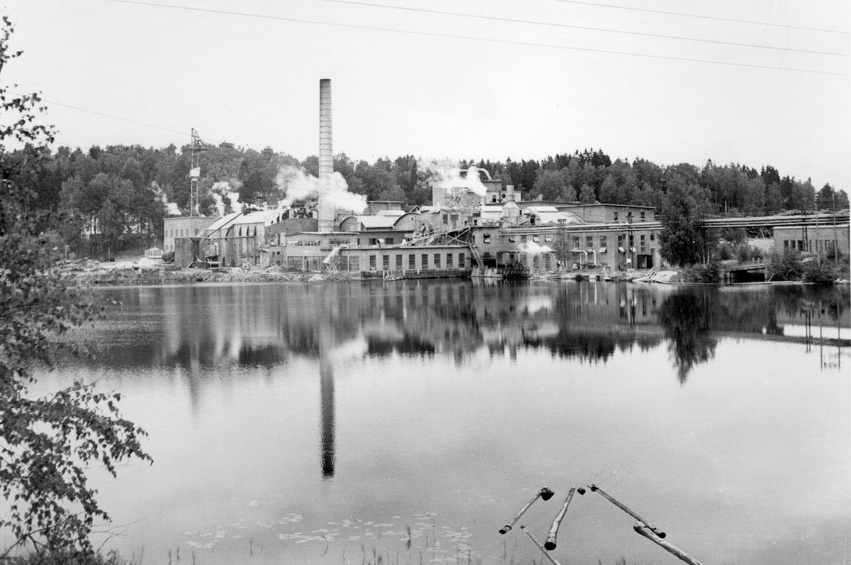 Någonstans i Värmland - från slutet av 1950-talet. Kommentar från en användare: "Åmotfors pappersbruk".