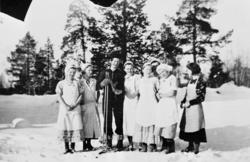 Bildet viser elever og lærere ved Svanvik Ungdomsskole samle