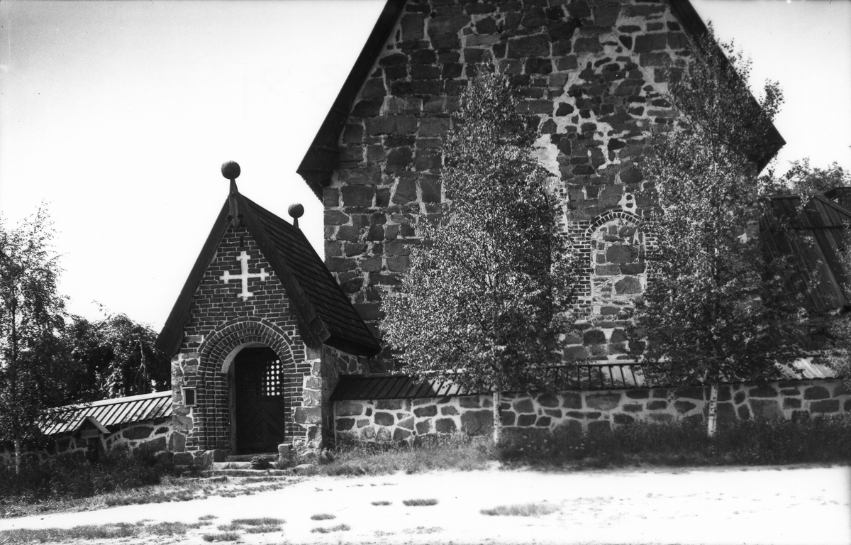 Kyrkan i Trönö.
