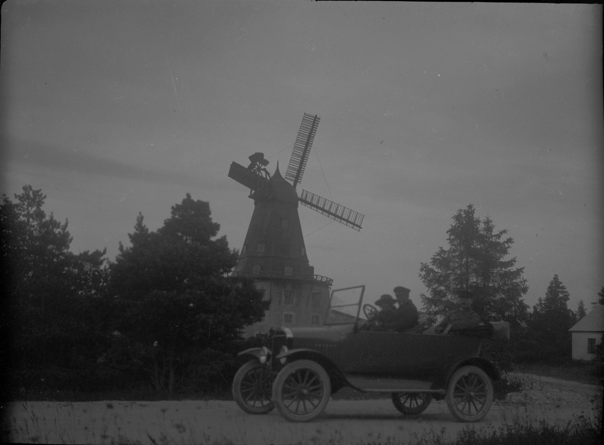 Carl Nordgrens gamla bil vid Endre Väderkvarn i Endre, Gotland.