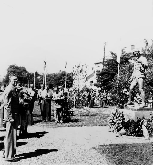 Invigning av Linnéstatyn i Älmhult. 1946.