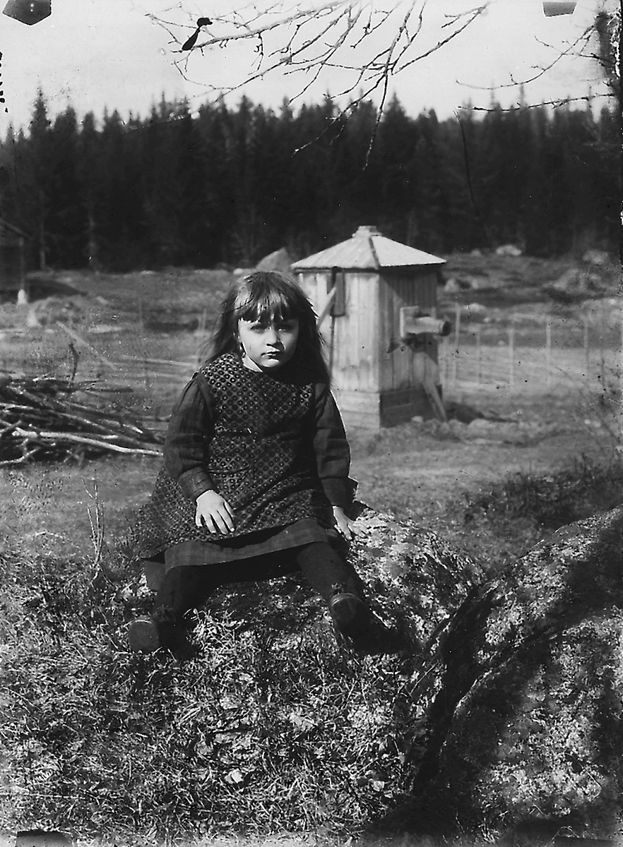 Ingrid Falk, fosterbarn hos Lindbergs i Östansjö. Född 1918, död den 5 juni 1936.