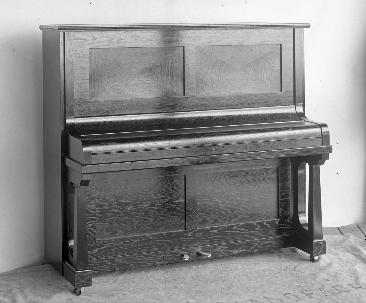 Piano från AB Gefle Orgel & Pianofabrik