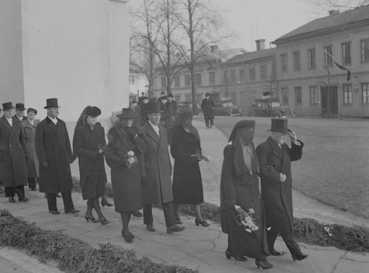 Borgmästare Berggrens begravning och jordfästning. Heliga Trefaldighetskyrkan. April 1943



