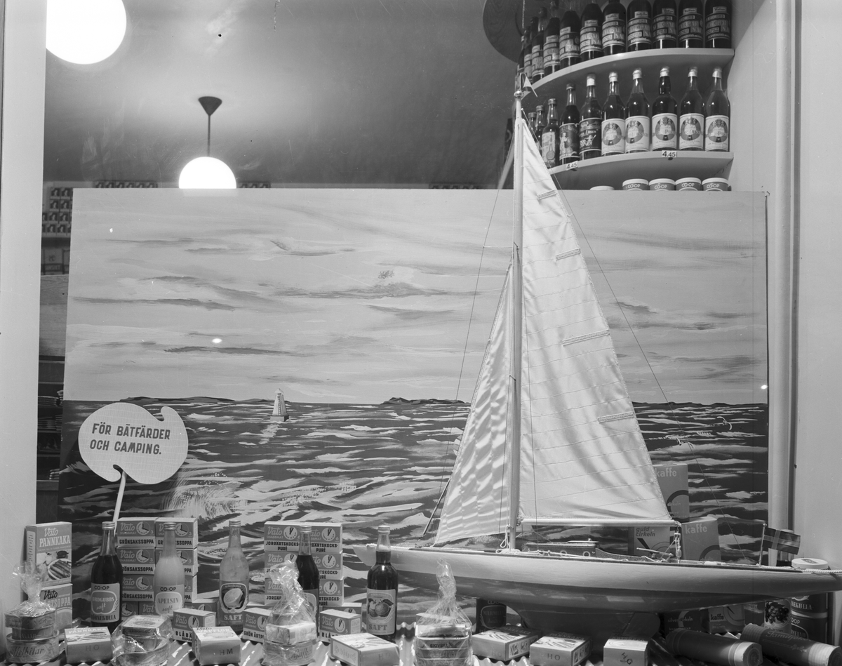 Konsumbutik på på Engelbrektsgatan. Den 6 maj 1949. "För Båtfärder och Camping"