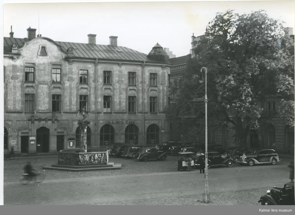 Eoska huset, Frimurarhotellet och Vasabrunnen på Larmtorget. - Kalmar ...