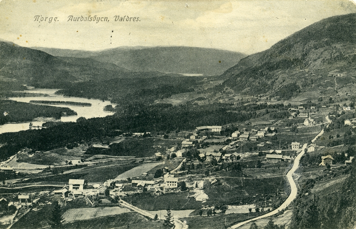 Postkort fra før 1909. Motivet er Aurdal i Vadres. Kortet er sendt i 1909.