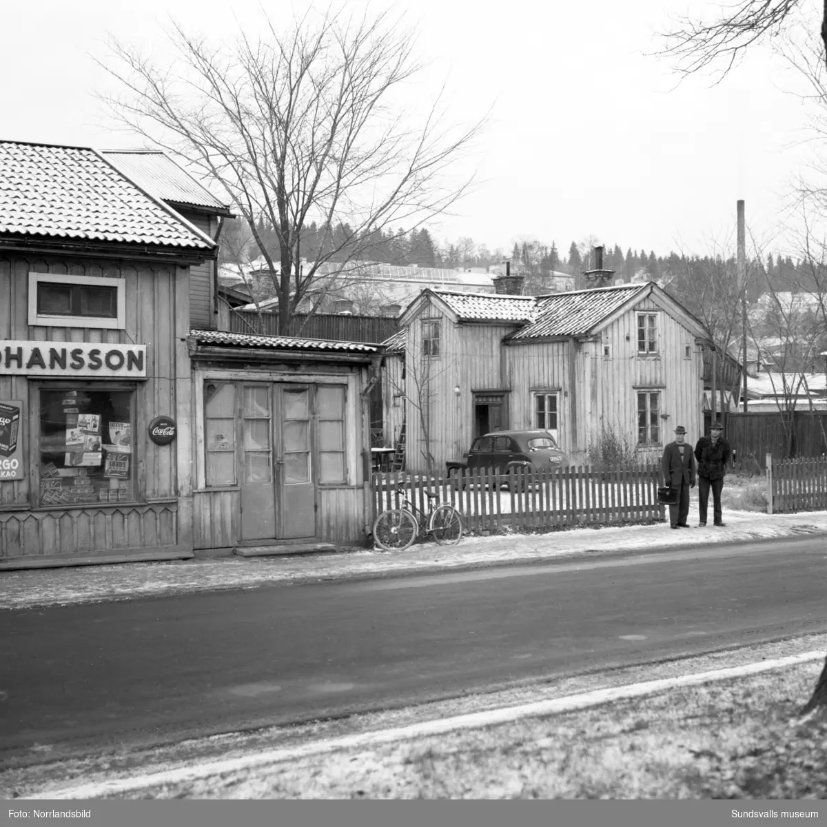 Norrmalm innan saneringen. Flera bilder på huset som låg i hörnet Skepparegatan-Malmskillnadsgatan. Här låg Thor Johanssons affär på Skepparegatan 12.