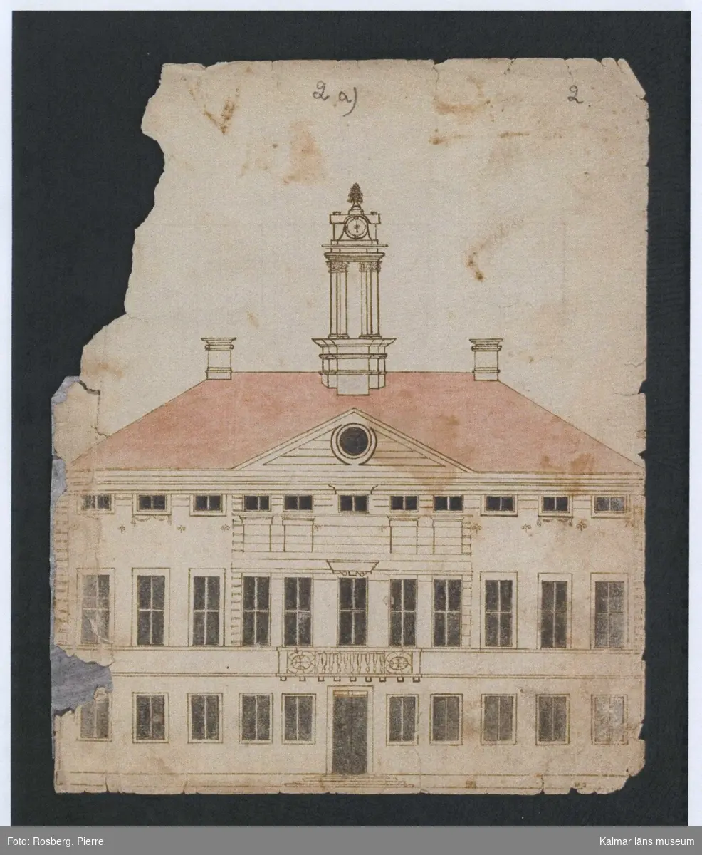 Teckning av Kalmar Rådhus, tillskriven Magnus Gabriel Craelius, osignerad.
Mått: H 14cm, Br 19,2cm
Teckningen tillhör och ingår i samlingarna på Stadsbiblioteket i Kalmar.
