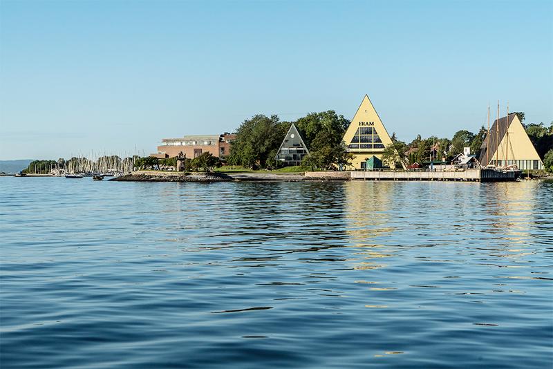 Bygdøynes sett fra sjøsiden med de tre trekantede bygningene Båthallen, Frammuseet og Gjøabygget. (Foto/Photo)