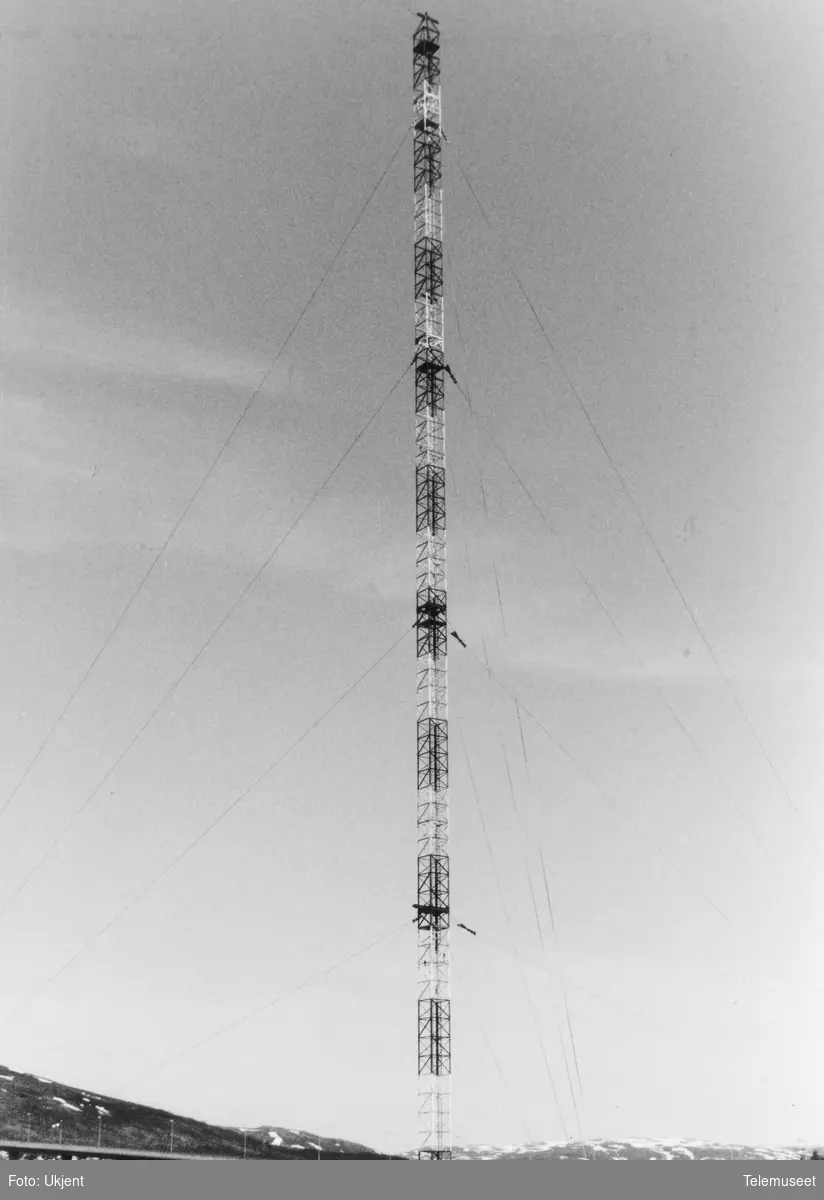 Mast mot nord ved Langnes kringkaster 1989