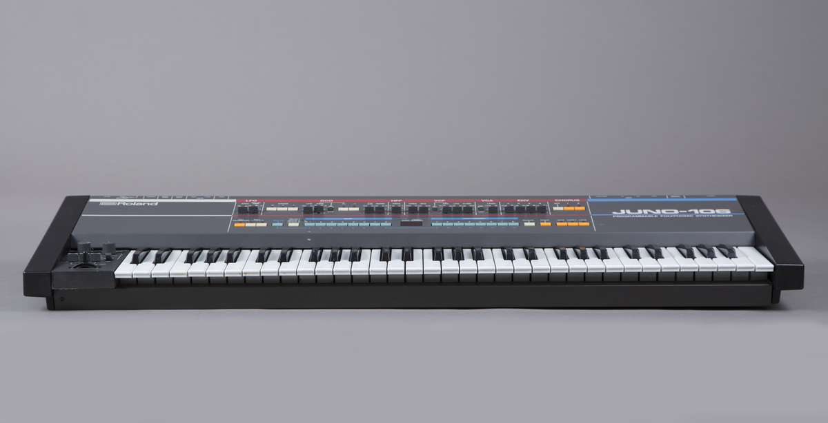 Hybrid polyfon synthesizer med analoge funksjoner og MIDI. Seks stemmer kan spilles av samtidig, 61 tangenter. 1 DCO (digitally controlled oscillator) pr stemme. Innebygd chorus.