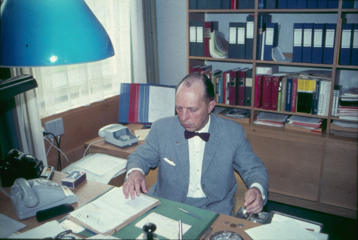 Rektor Hans Matsson på sitt kontor på Västerviks gymnasium.