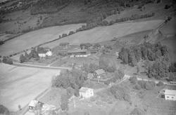 Leikvam gård, Østre Gausdal, Gausdal, 1958, dalside med gård