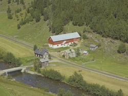 Holevolden gårdsbruk, elv med bru, Benna, Gausdal
