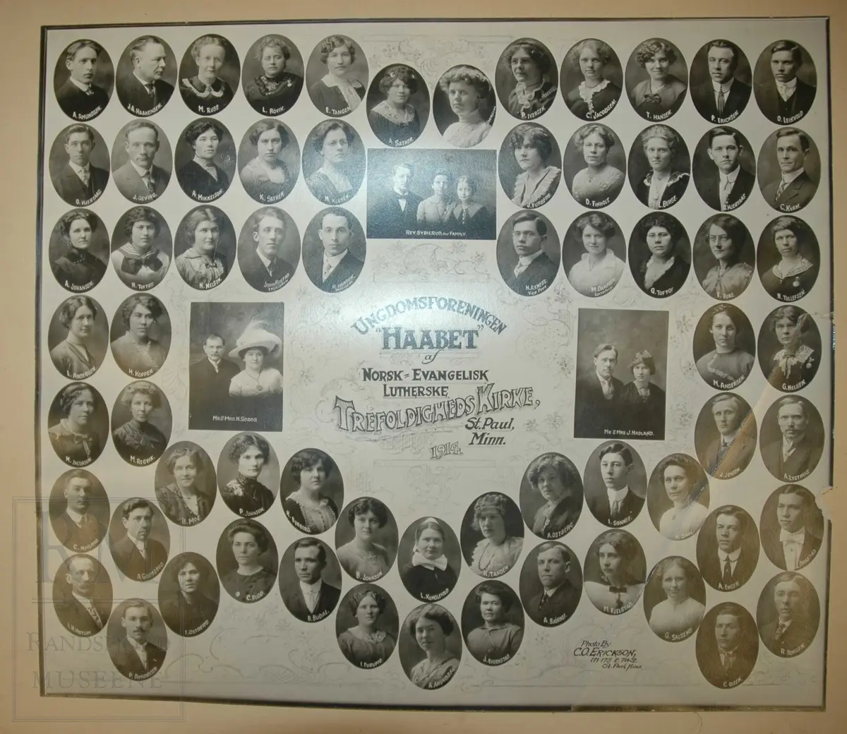 Ungdomsforeninge Haabet av Norsk-evangelisk-lutherske Trefoldigheds kirke, St. Paul, Minnesota 1914. Portretter av foreningens medlemmer.