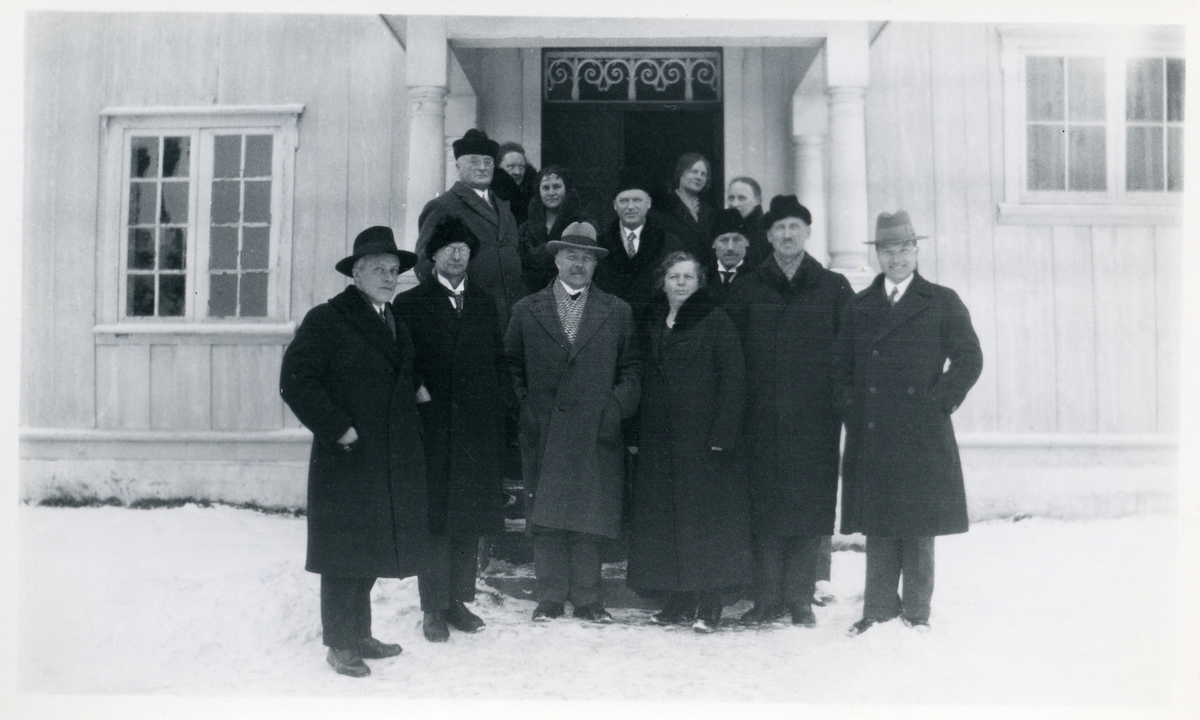 Gruppefoto av deltakarar på eit skolemøte i Hundorp, 1933.