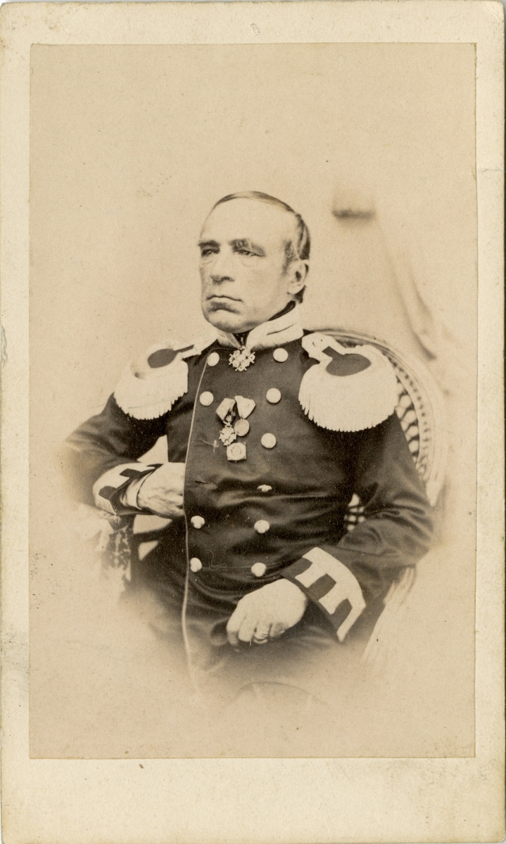 Porträtt av militärläkare Karl Sallmén.