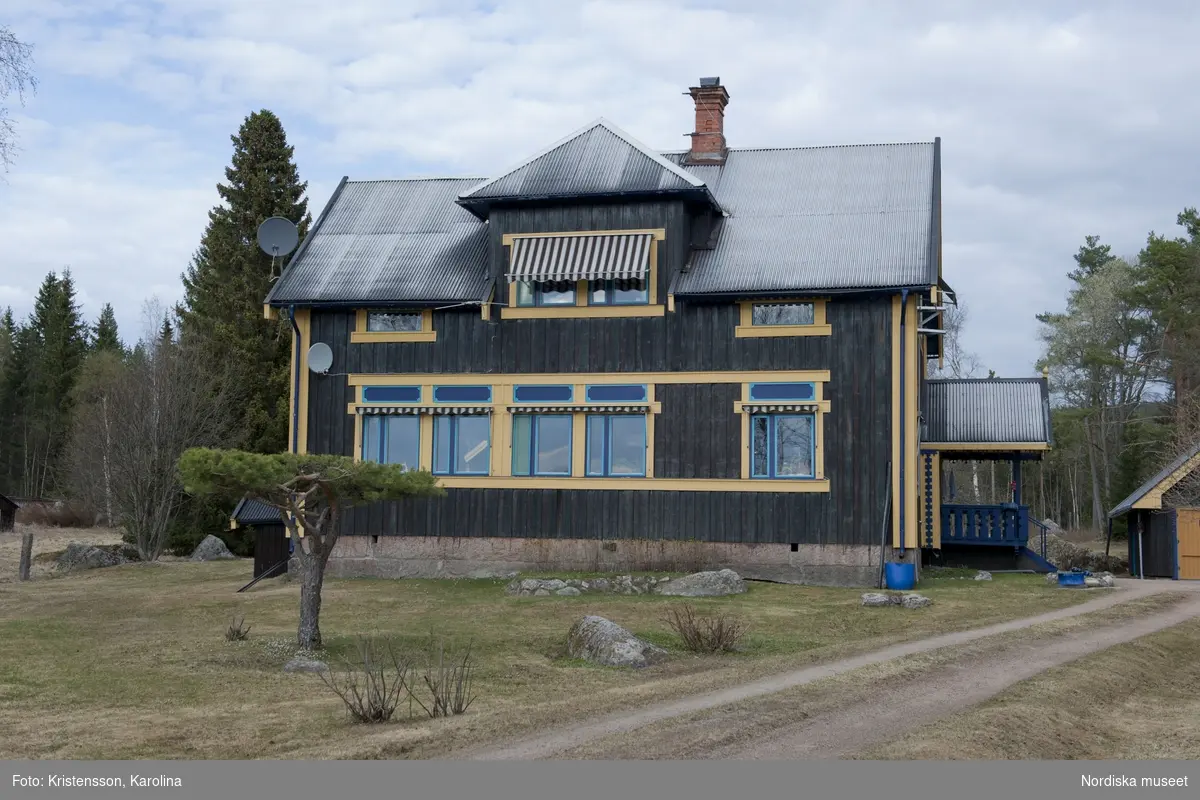 Rosa Taikon, Huset, trädgården och omgivningen kring Flor i Hälsningland